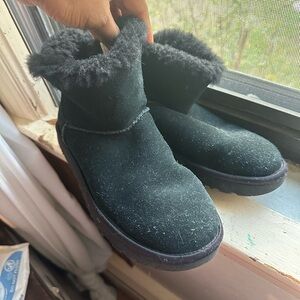 Used 4 times ugg rhinestone size 7 boots